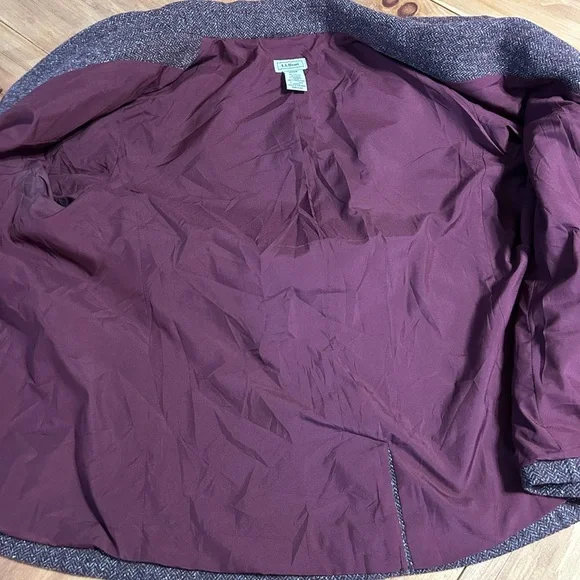 L.L. Bean medium wool nylon silk blazer. In excellent condition. Burgundy color - Picture 5 of 11